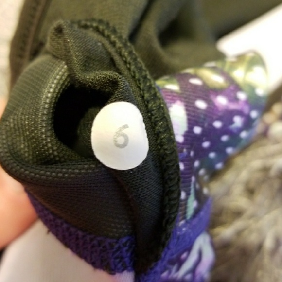 Lululemon Floral Dot Power Y Sports Bra size 6 - Picture 4 of 4